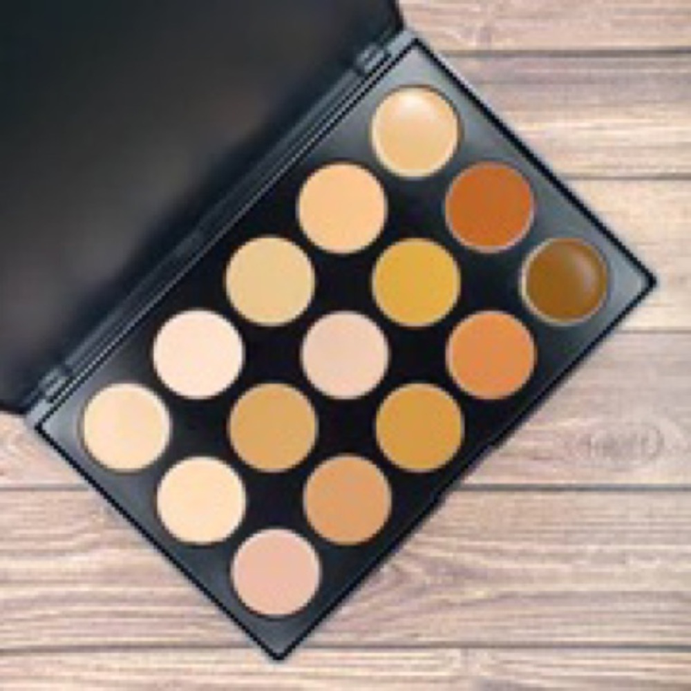 15 COLOR CREME FOUNDATION/CONTOUR PALETTE